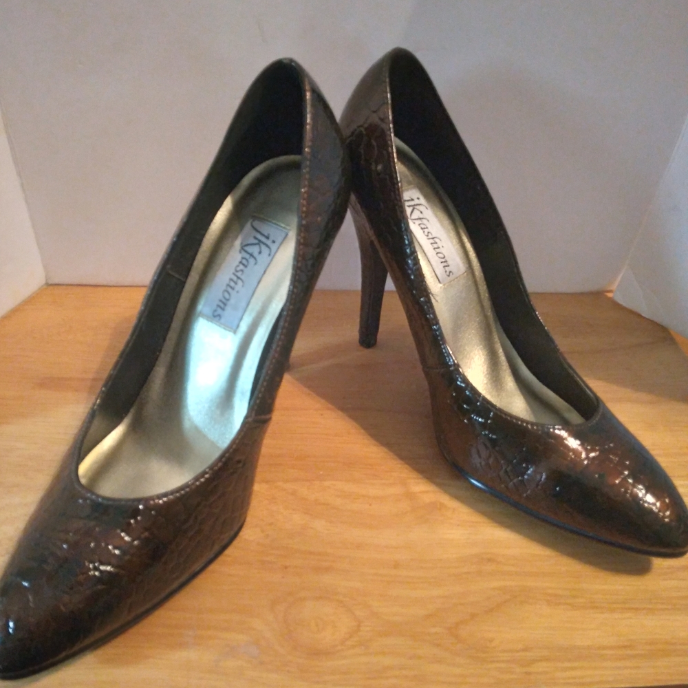 Chic Brown Croc-Embossed Heels